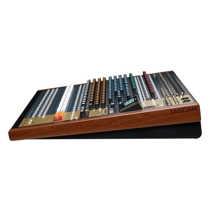 TASCAM MODEL 24 24トラックレコーディングミキサー