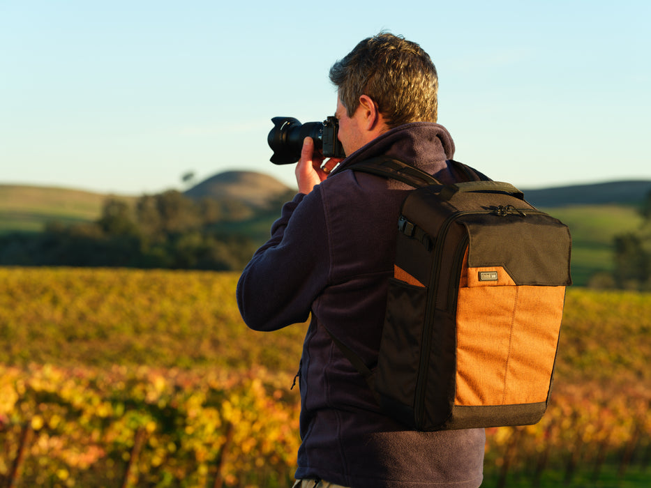 ThinkTANKphoto Mirrorless Mover Backpack ミラーレス ムーバー バックパック キャンプファイヤーオレンジ