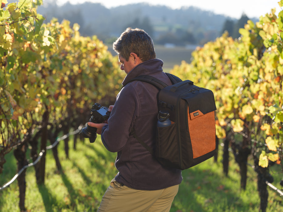 ThinkTANKphoto Mirrorless Mover Backpack ミラーレス ムーバー バックパック キャンプファイヤーオレンジ