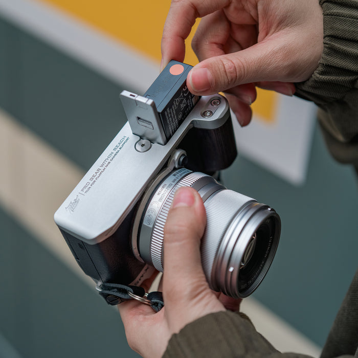 Tilta TA-T73-WG-S Mounting Baseplate with Wooden Grip for Fujifilm X-M5 - Silver