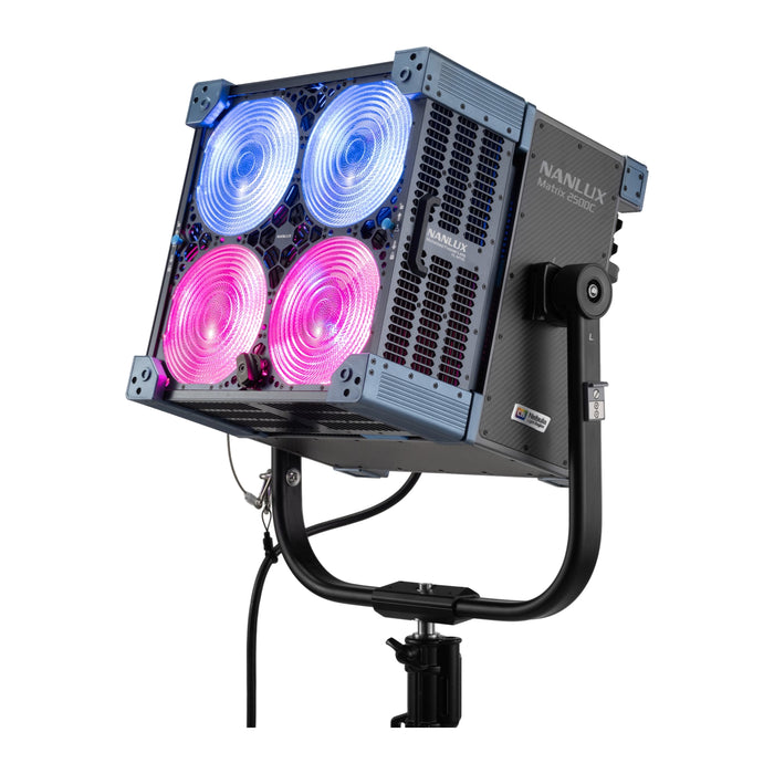 NANLUX Matrix 2500C Matrix 2500C スポットライト 2500W フルカラー 電動フレネルレンズ付属