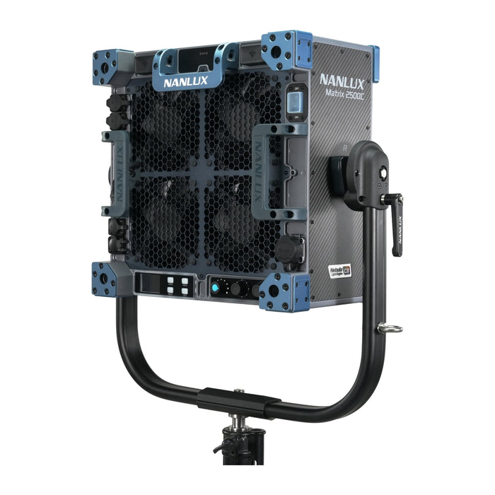 NANLUX Matrix 2500C KIT Matrix 2500C スポットライト 2500W フルカラー 電動フレネルレンズ付属 フライトケースキット
