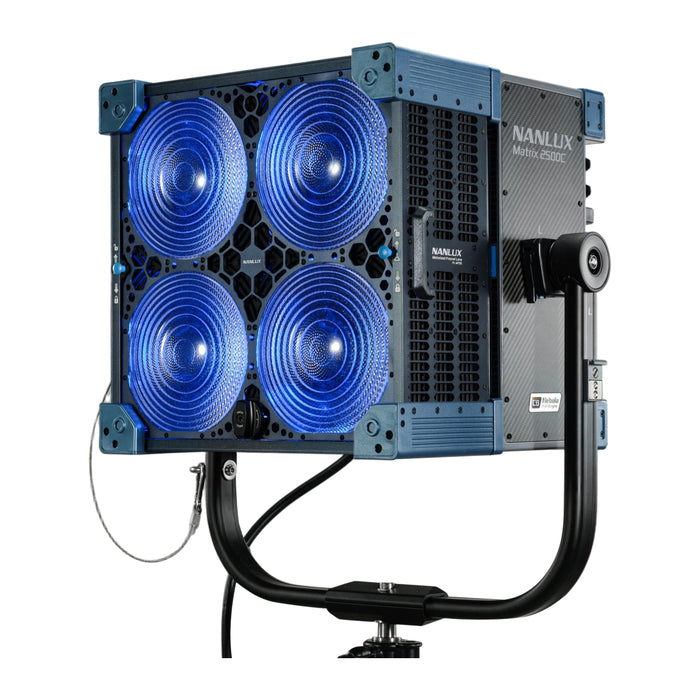 NANLUX Matrix 2500C KIT Matrix 2500C スポットライト 2500W フルカラー 電動フレネルレンズ付属 フライトケースキット