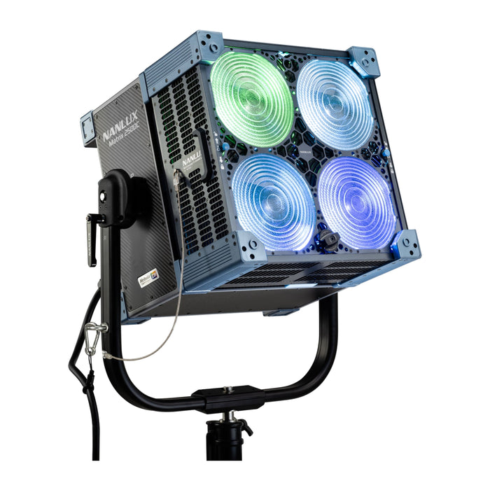 NANLUX Matrix 2500C KIT Matrix 2500C スポットライト 2500W フルカラー 電動フレネルレンズ付属 フライトケースキット