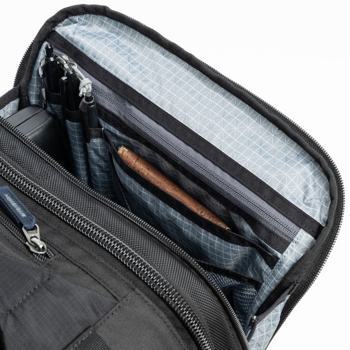 ThinkTANKphoto エアポート エッセンシャルズ ローリング バックパック ブラック Airport Essentials Rolling Backpack Black