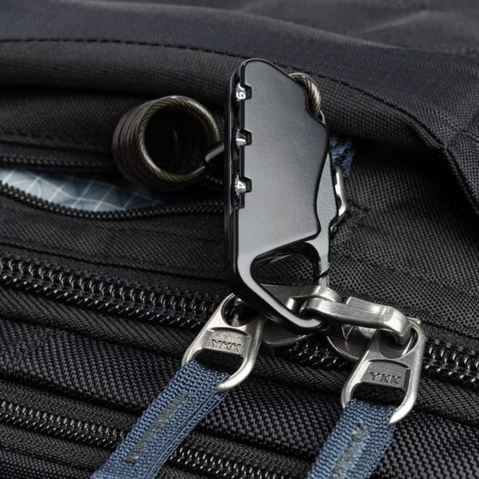 ThinkTANKphoto エアポート エッセンシャルズ ローリング バックパック ブラック Airport Essentials Rolling Backpack Black