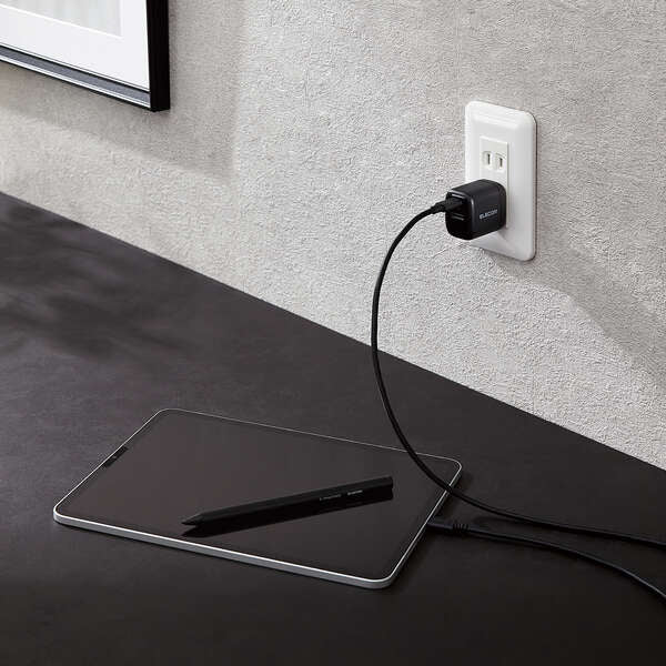 ELECOM MPA-ACCP30BK AC充電器/USB充電器(Power Delivery/30W USB-C1ポート/12W USB-A1ポート/スイングプラグ)