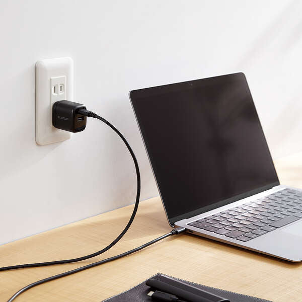 ELECOM MPA-ACCP30BK AC充電器/USB充電器(Power Delivery/30W USB-C1ポート/12W USB-A1ポート/スイングプラグ)